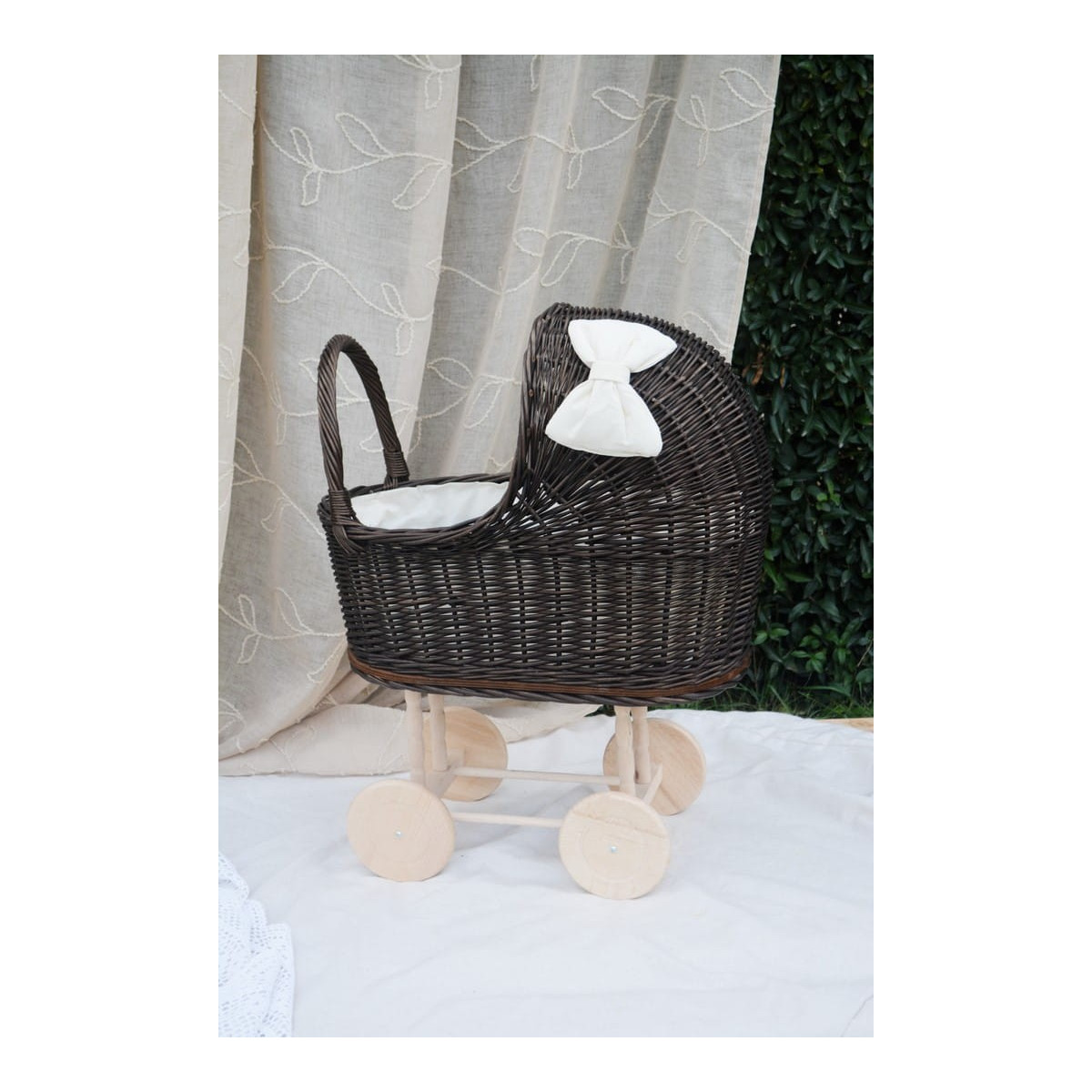 Carucior pentru copii de culoare marron