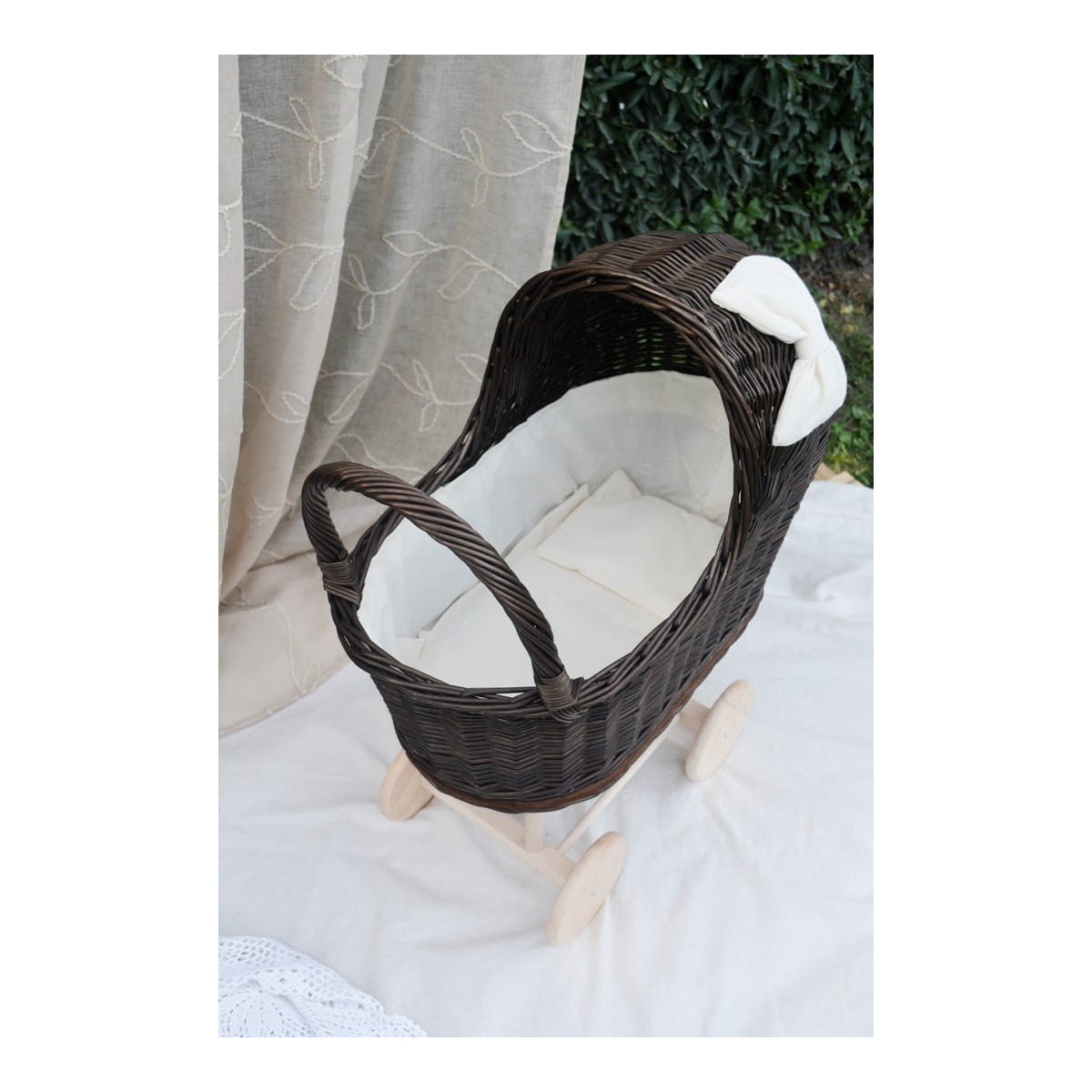 Carucior pentru copii de culoare marron