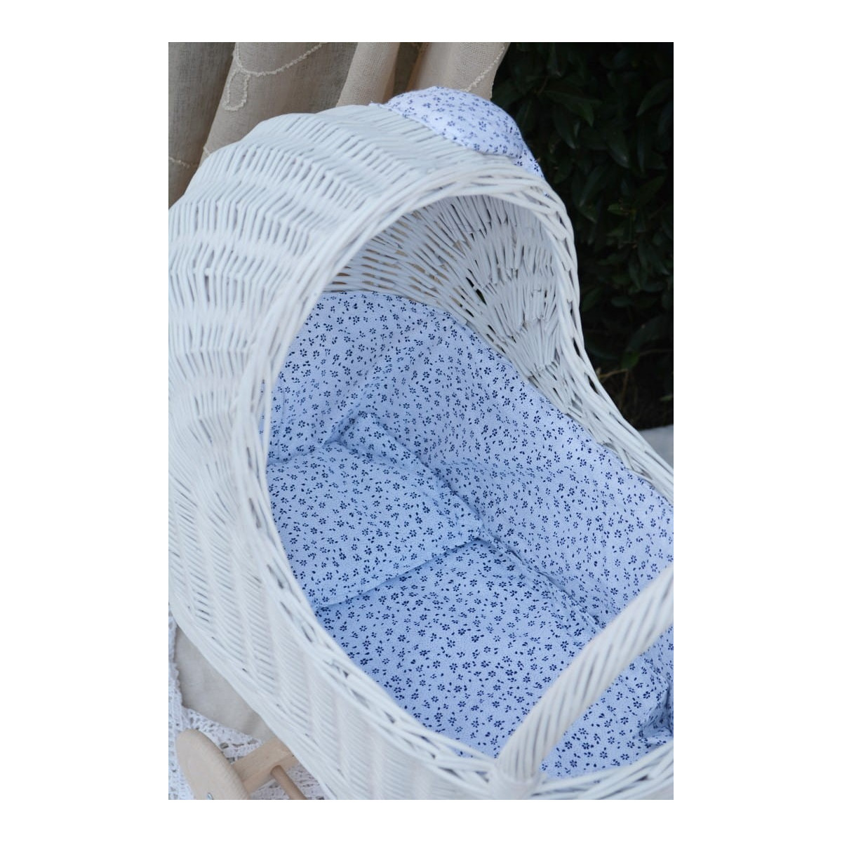 Cărucior original din rattan pentru păpuși