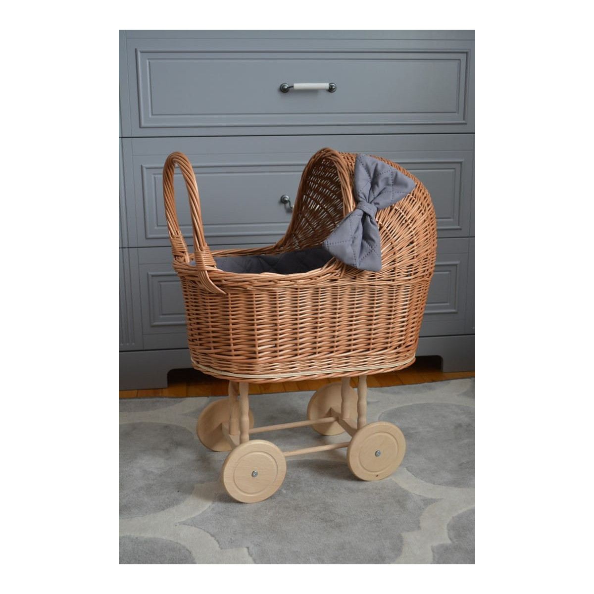 Retro cărucior pentru păpuși cu umplutură gri