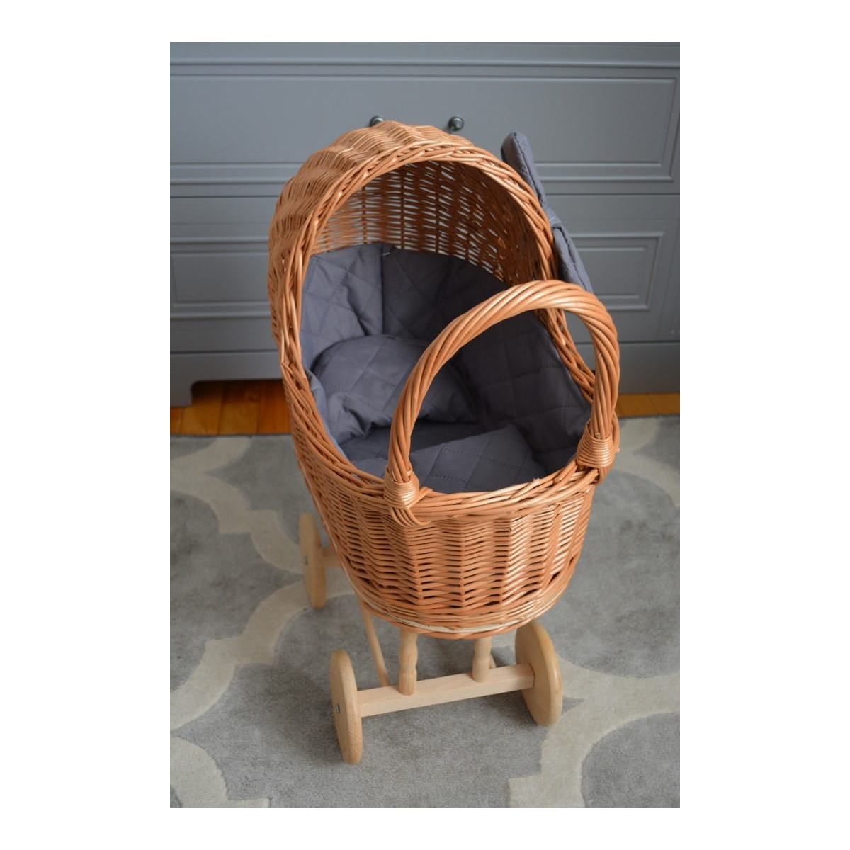 Retro cărucior pentru păpuși cu umplutură gri