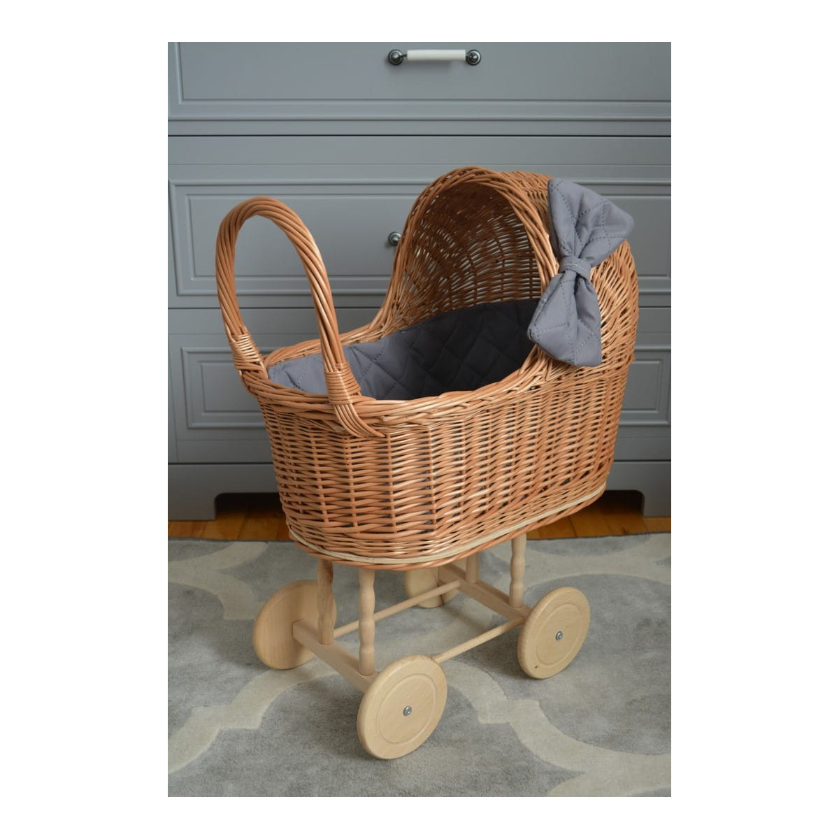 Retro cărucior pentru păpuși cu umplutură gri