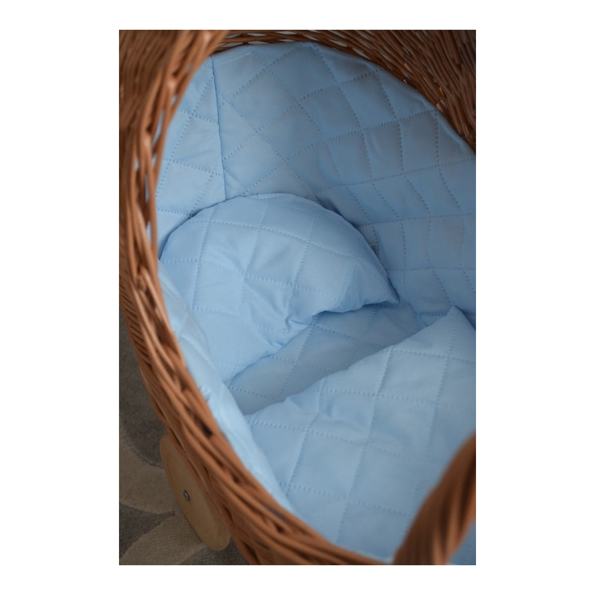 Jucărie pentru copii, cărucior pentru păpuși, făcută manual.