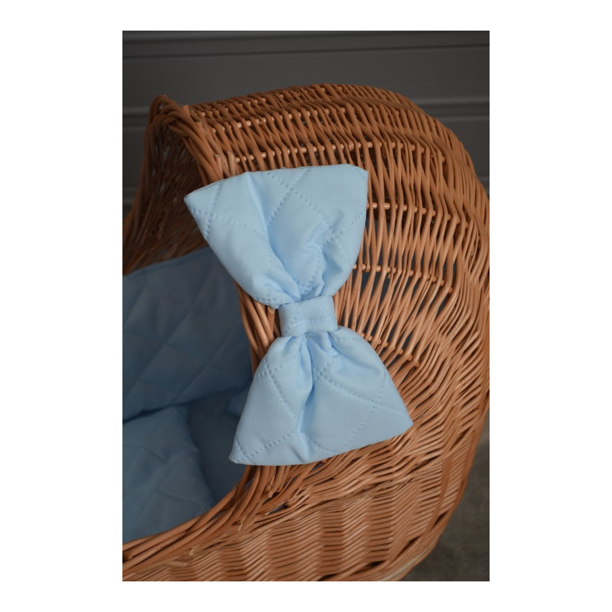 Jucărie pentru copii, cărucior pentru păpuși, făcută manual.