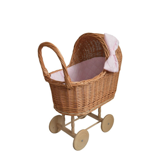 Cărucior pentru păpuși țesut manual, cu umplutură roz și fundiță.