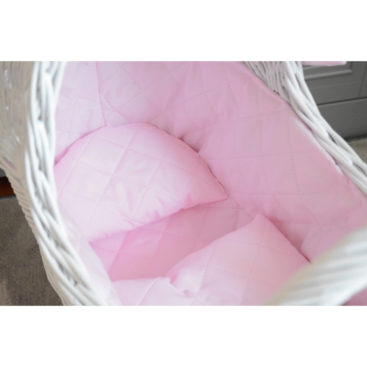 Cărucior alb pentru păpuși, realizat manual, cu fundiță