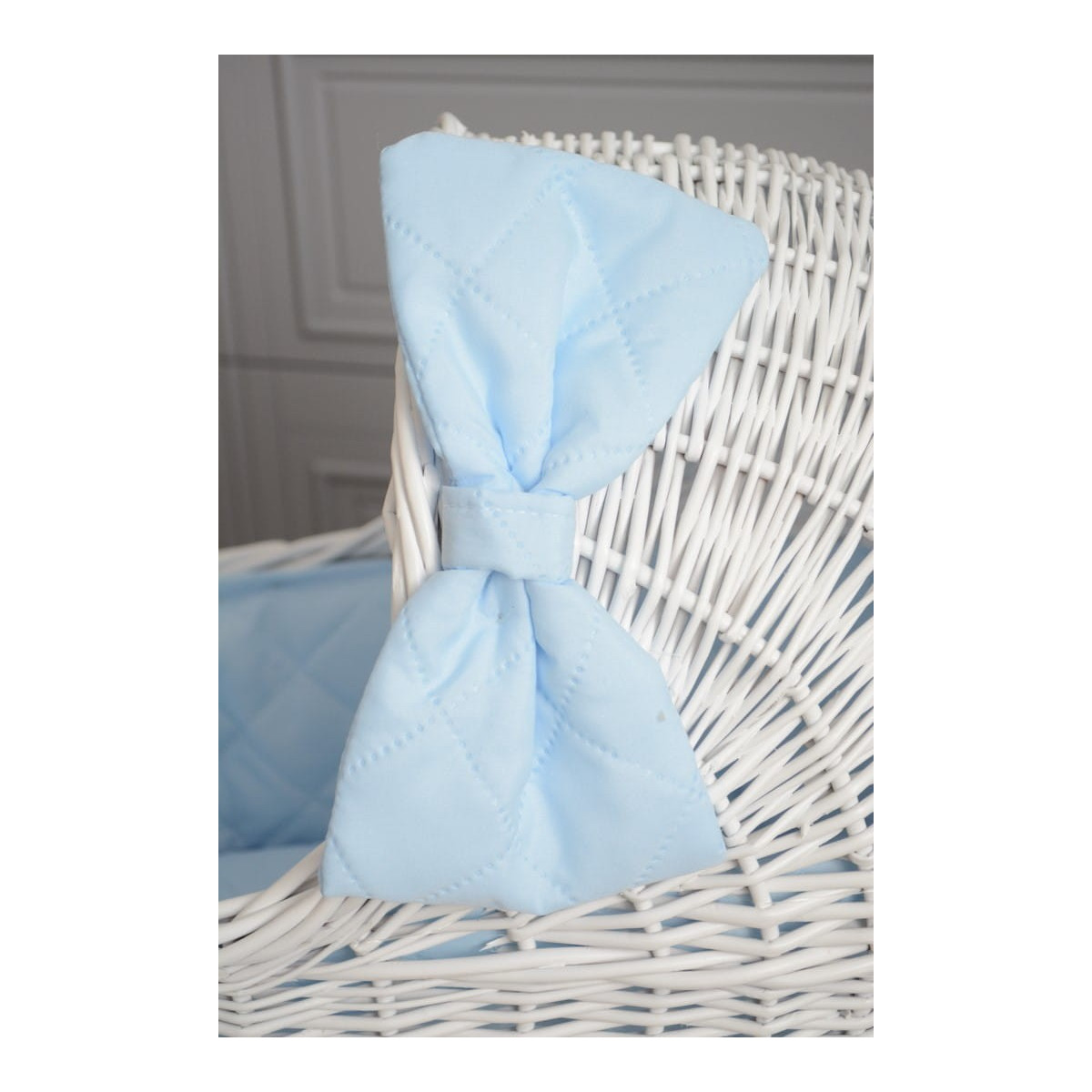 Jucărie pentru copii modernă, croșetată manual, de culoare albă