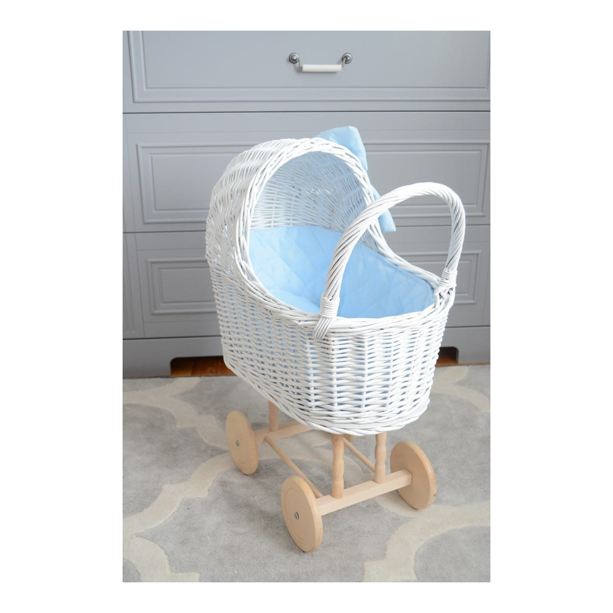 Jucărie pentru copii modernă, croșetată manual, de culoare albă