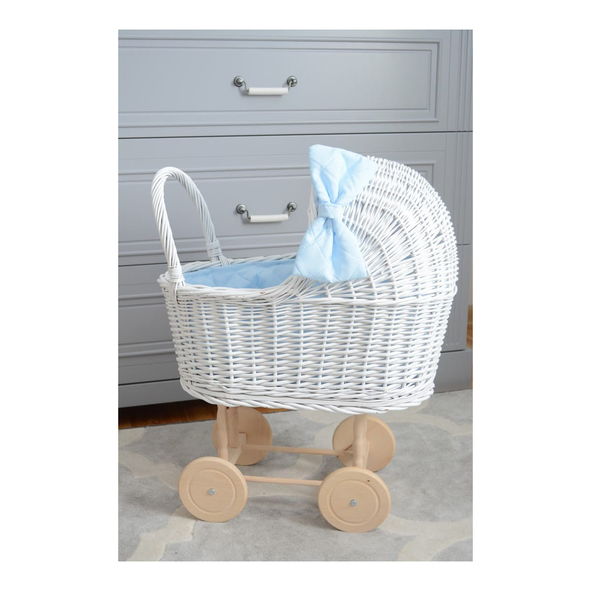 Jucărie pentru copii modernă, croșetată manual, de culoare albă