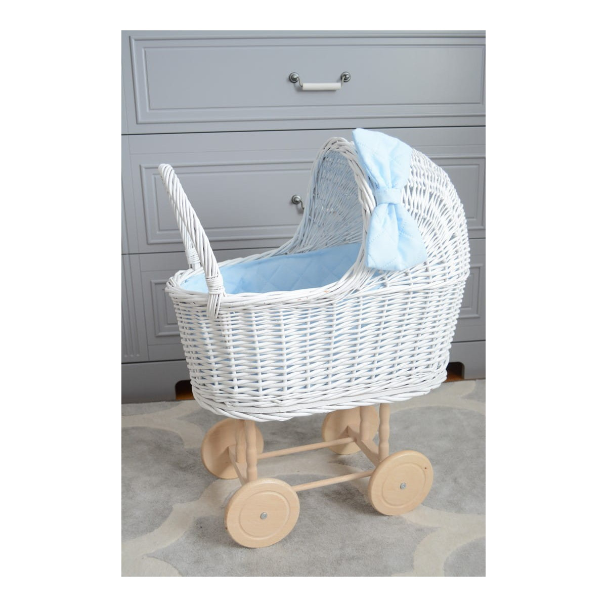 Jucărie pentru copii modernă, croșetată manual, de culoare albă