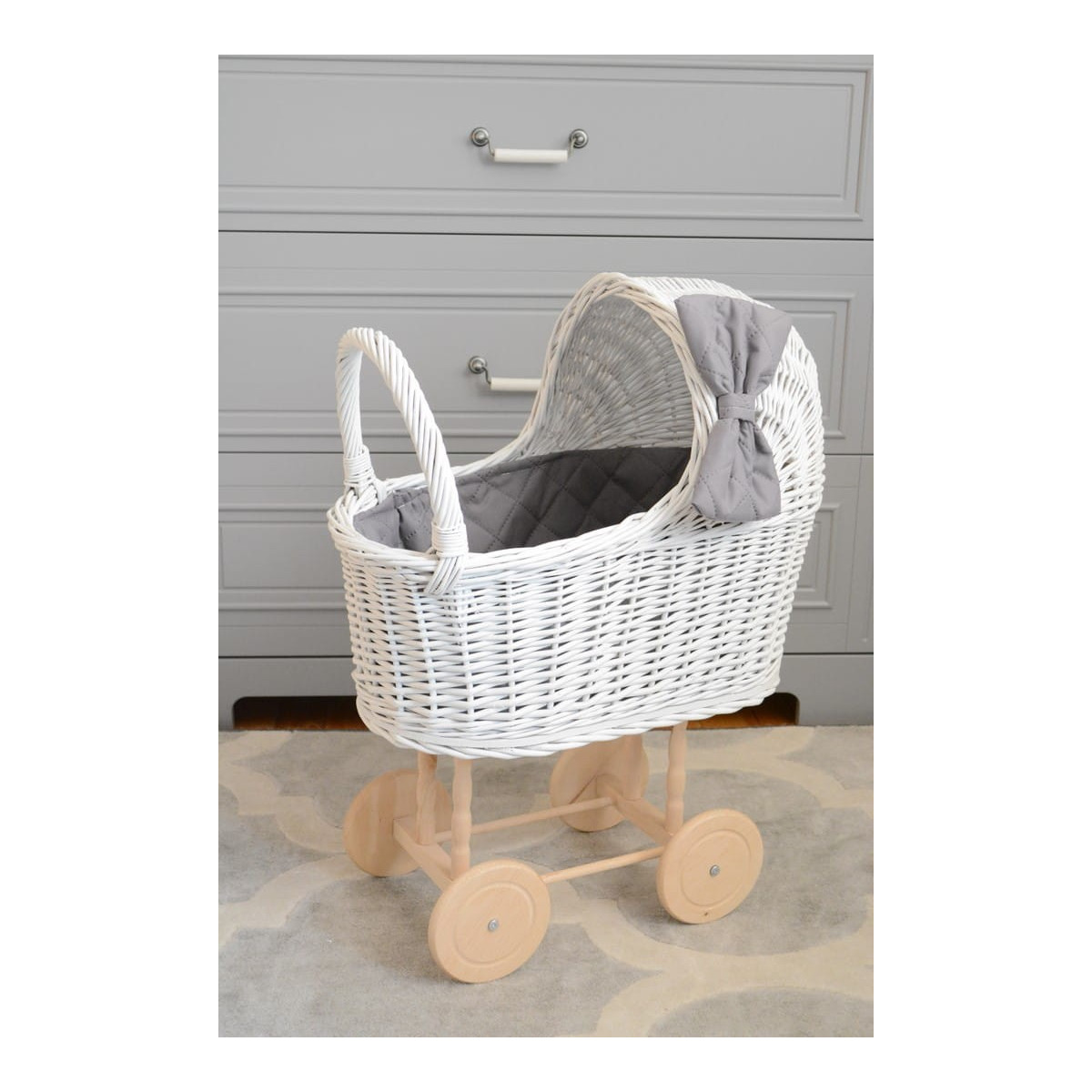 Cărucioare de păpuși din ratan de calitate, de culoare albă