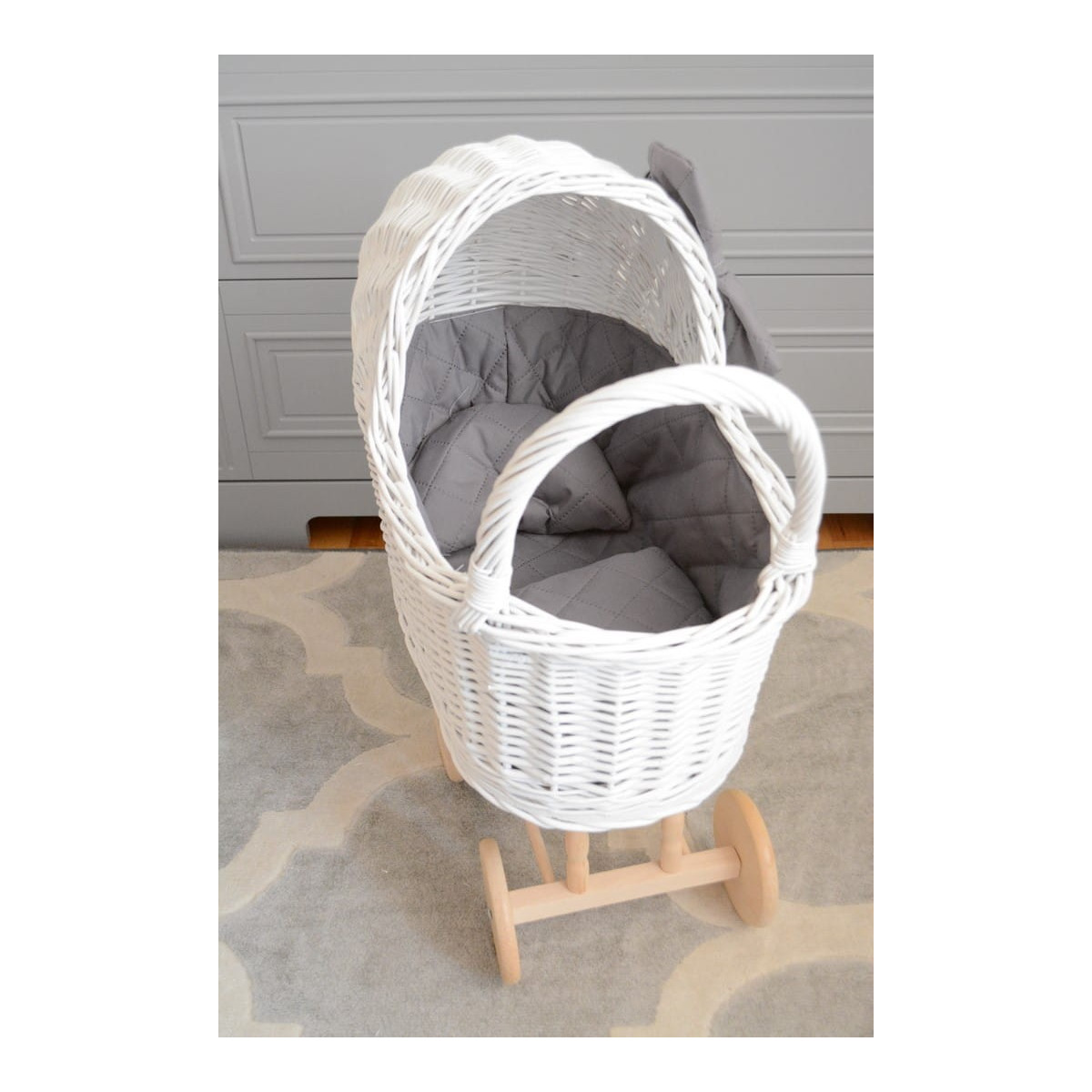 Cărucioare de păpuși din ratan de calitate, de culoare albă