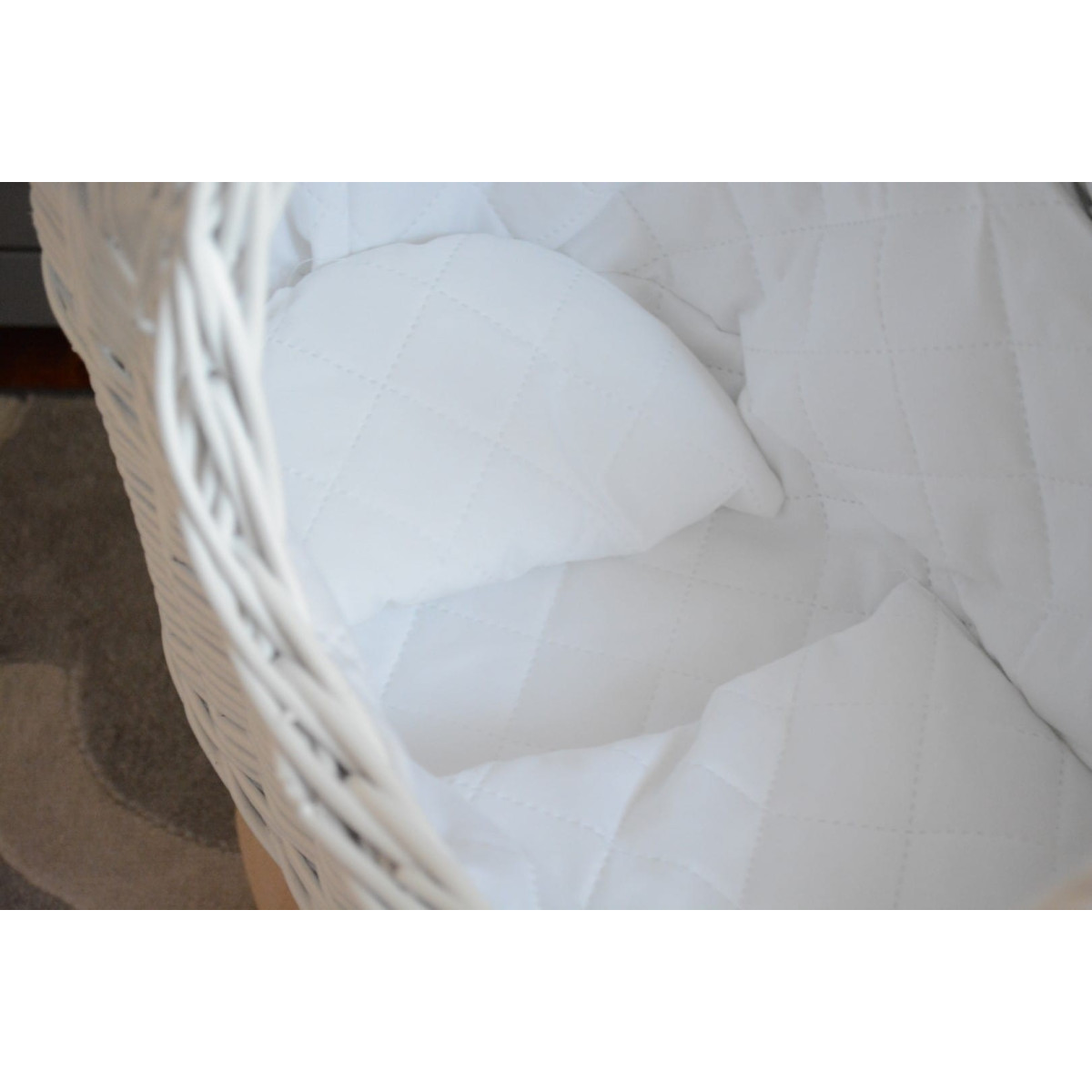 Jucărie modernă pentru copii, cărucior pentru păpuși, tricotat manual.