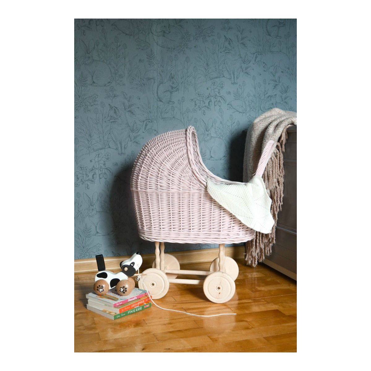 Carucioare pentru păpuși de culoare roz din ratan