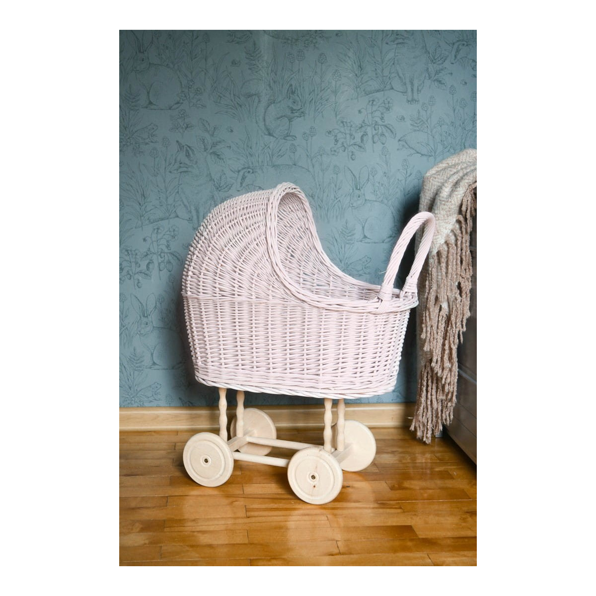 Carucioare pentru păpuși de culoare roz din ratan