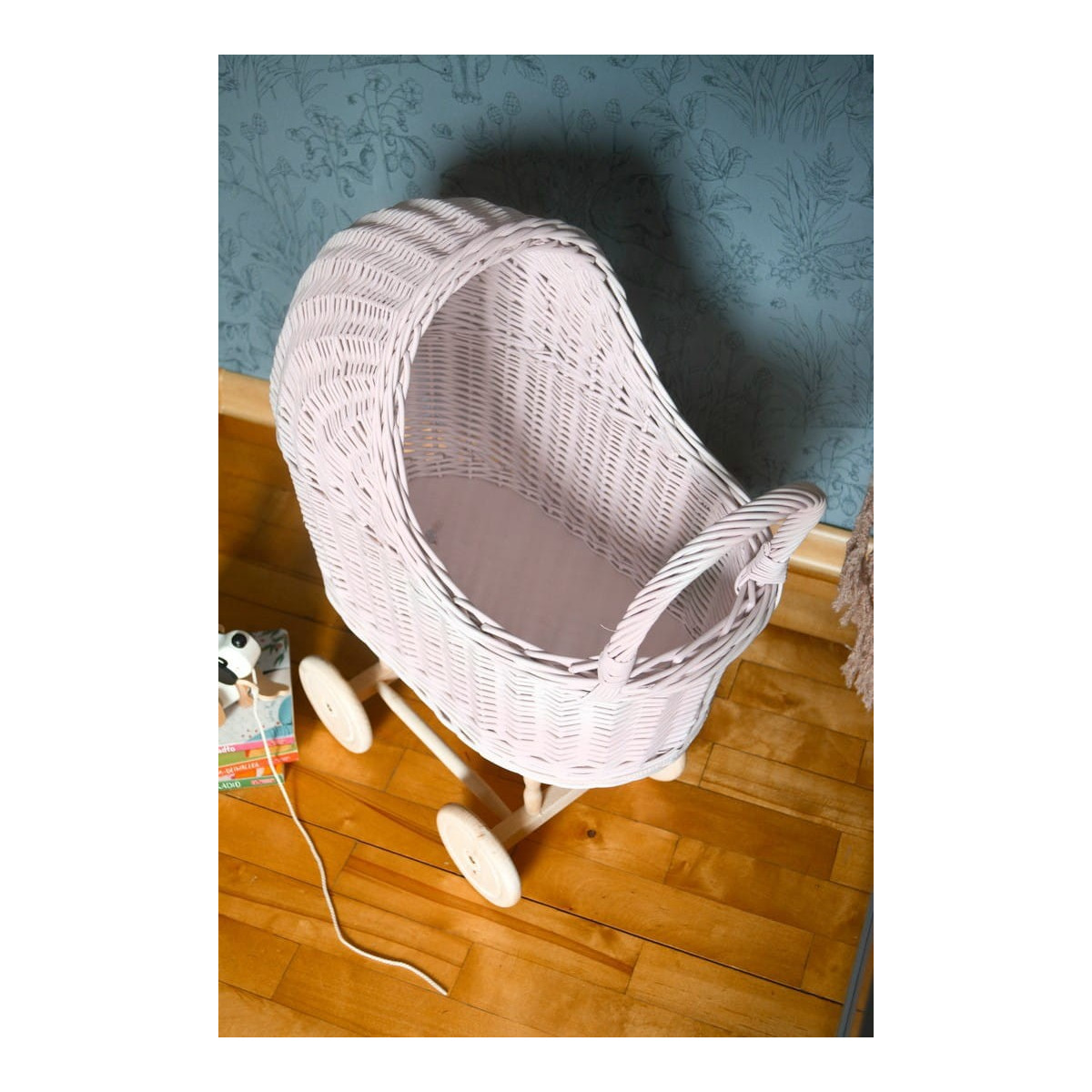 Carucioare pentru păpuși de culoare roz din ratan