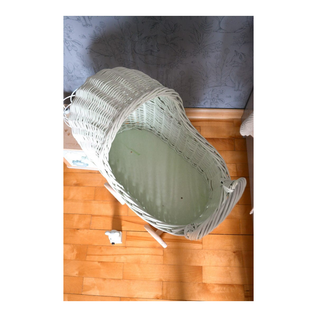 Cărucior verde din rachită pentru păpuși la un super preț