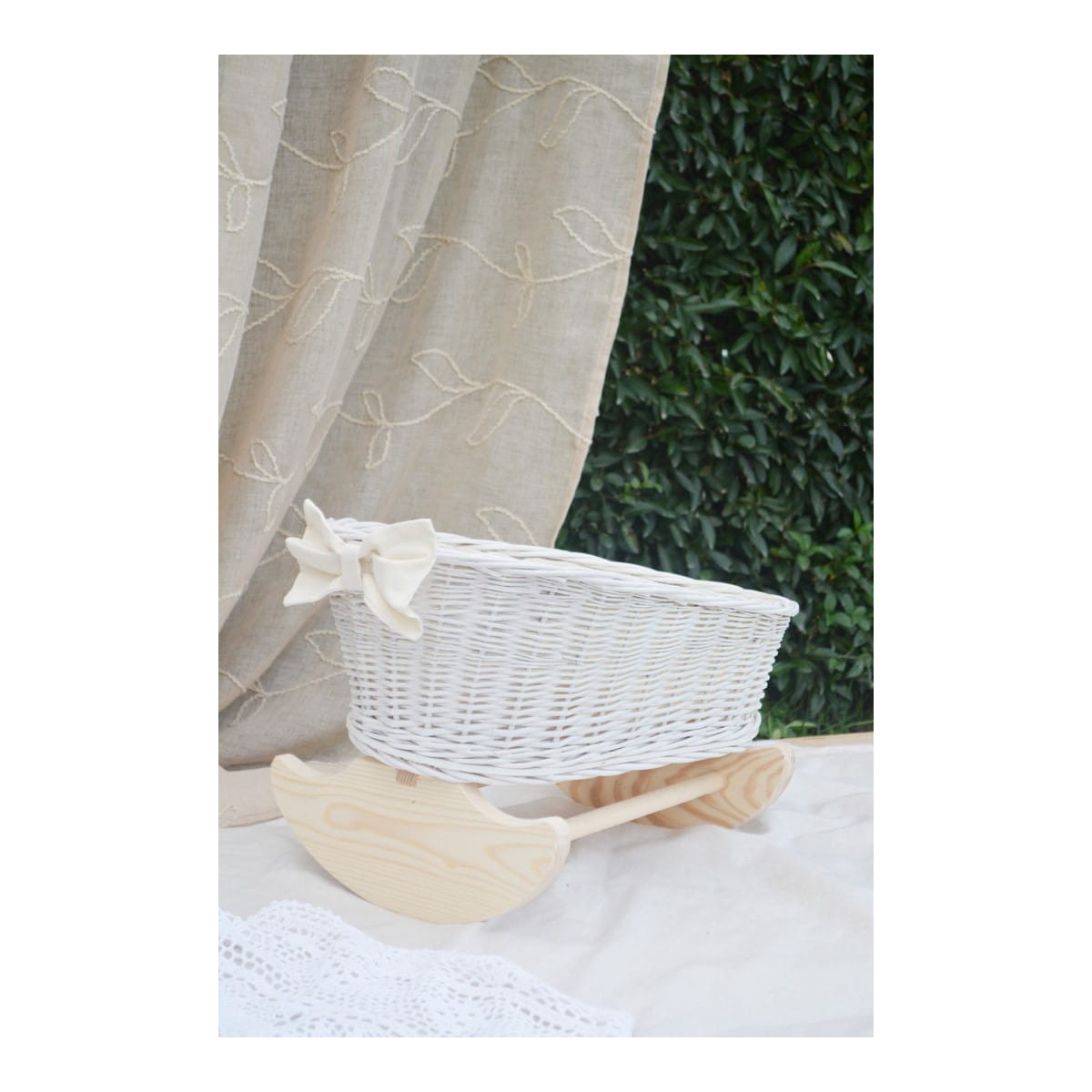 Căsuță de păpuși tricotată pentru copii de culoare albă