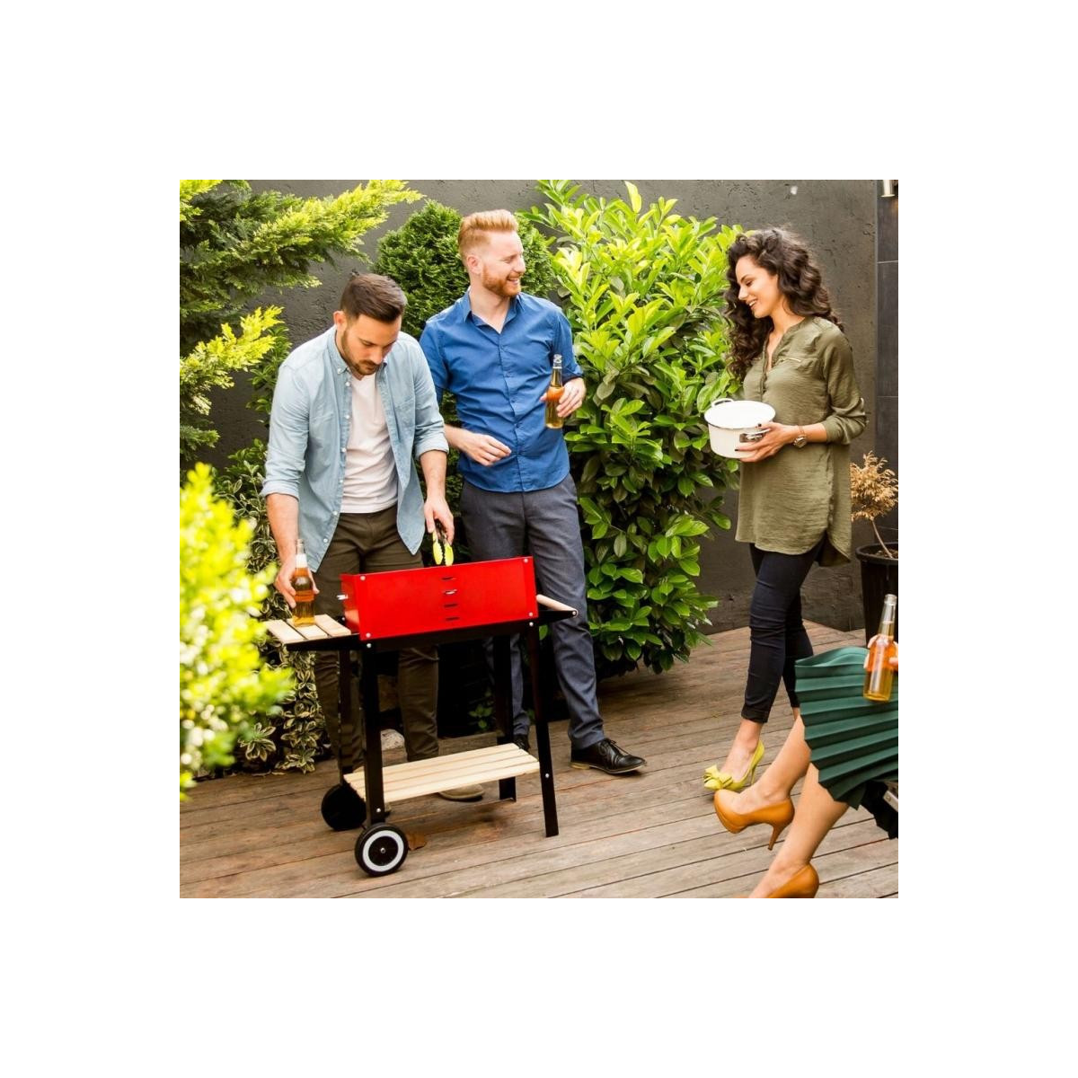 Grătar de grădină cu rafturi