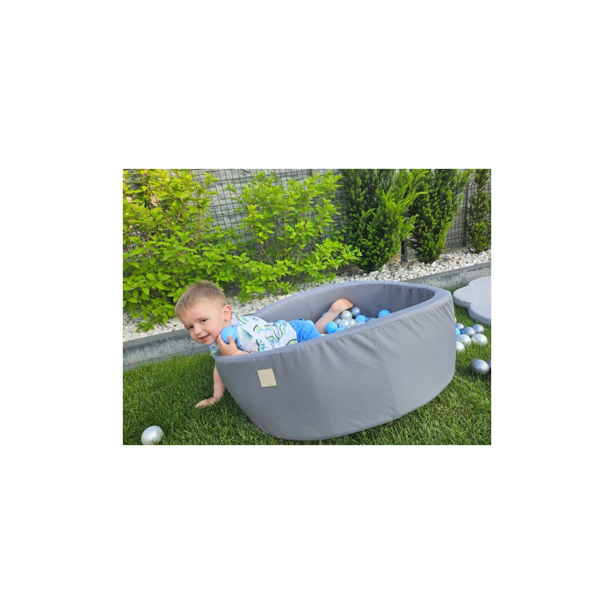 Bazin uscat mic 90x30 de culoare gri cu 200 bile.