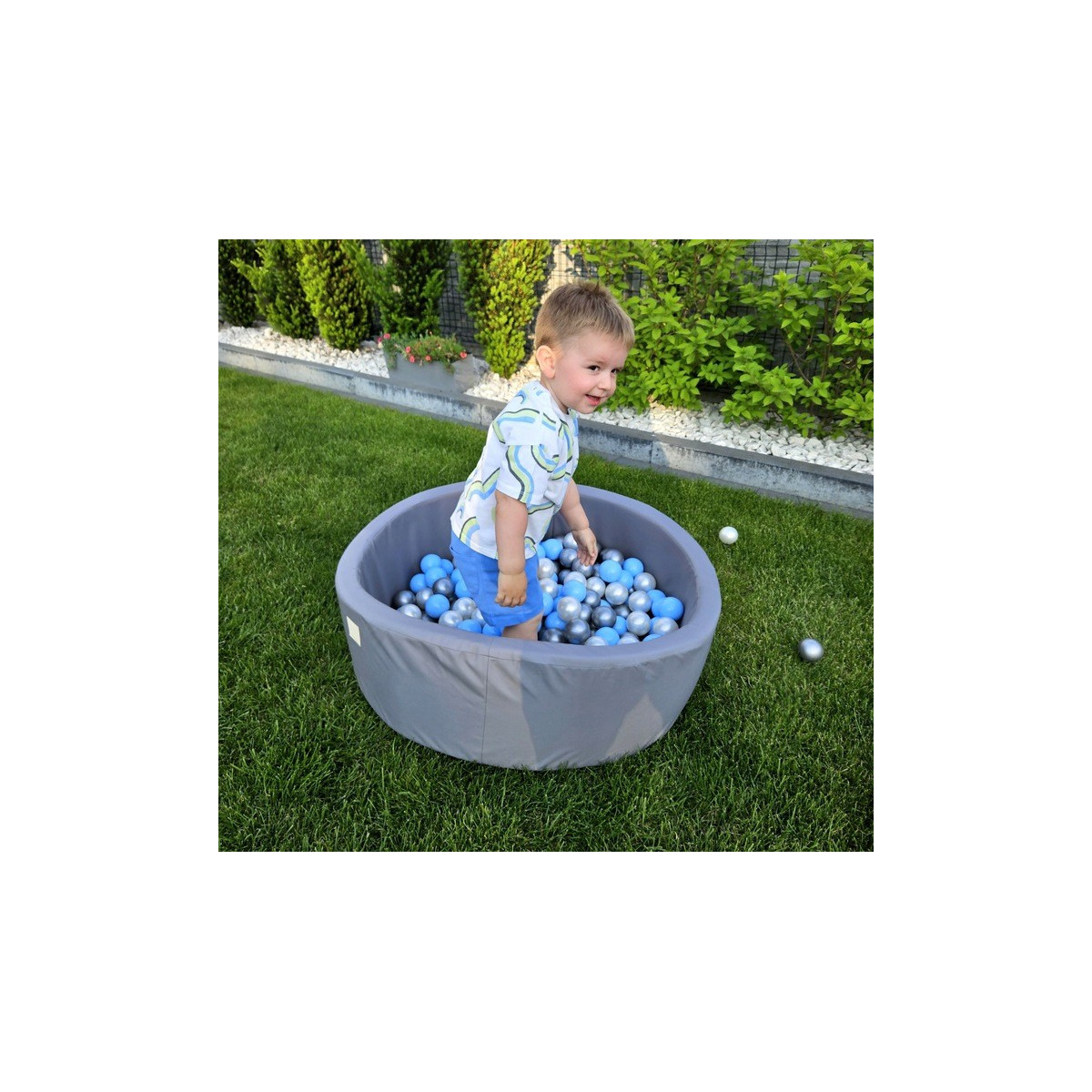 Lumini grișii băi uscate 90x30 de culoare gri deschis cu bile.