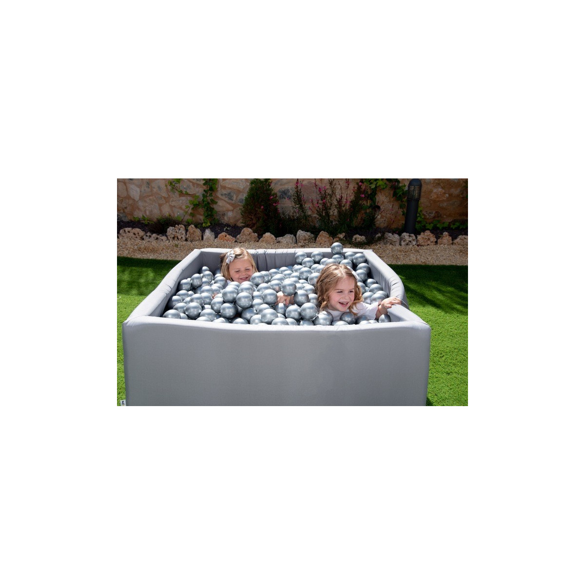 Piscină uscată pentru copii, cu formă de cub 130x130 cm + 600 de bile