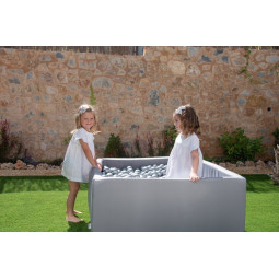 Piscină uscată pentru copii, cu formă de cub 130x130 cm + 600 de bile