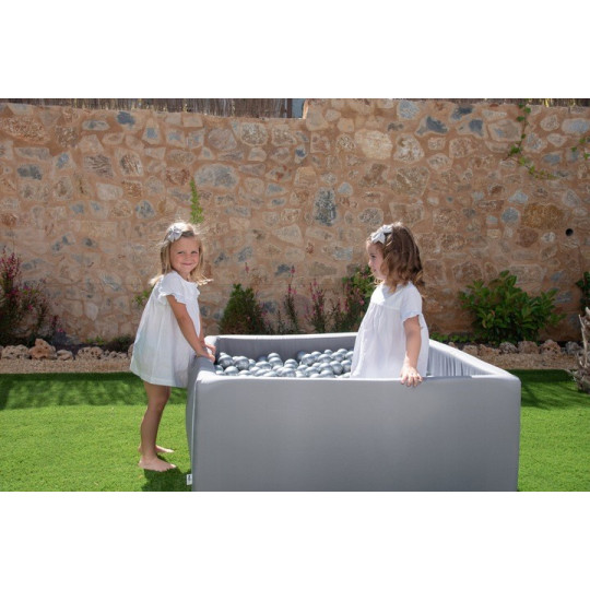 Piscină uscată pentru copii, cu formă de cub 130x130 cm + 600 de bile