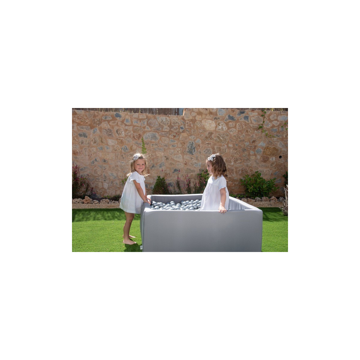 Piscină uscată pentru copii, cu formă de cub 130x130 cm + 600 de bile