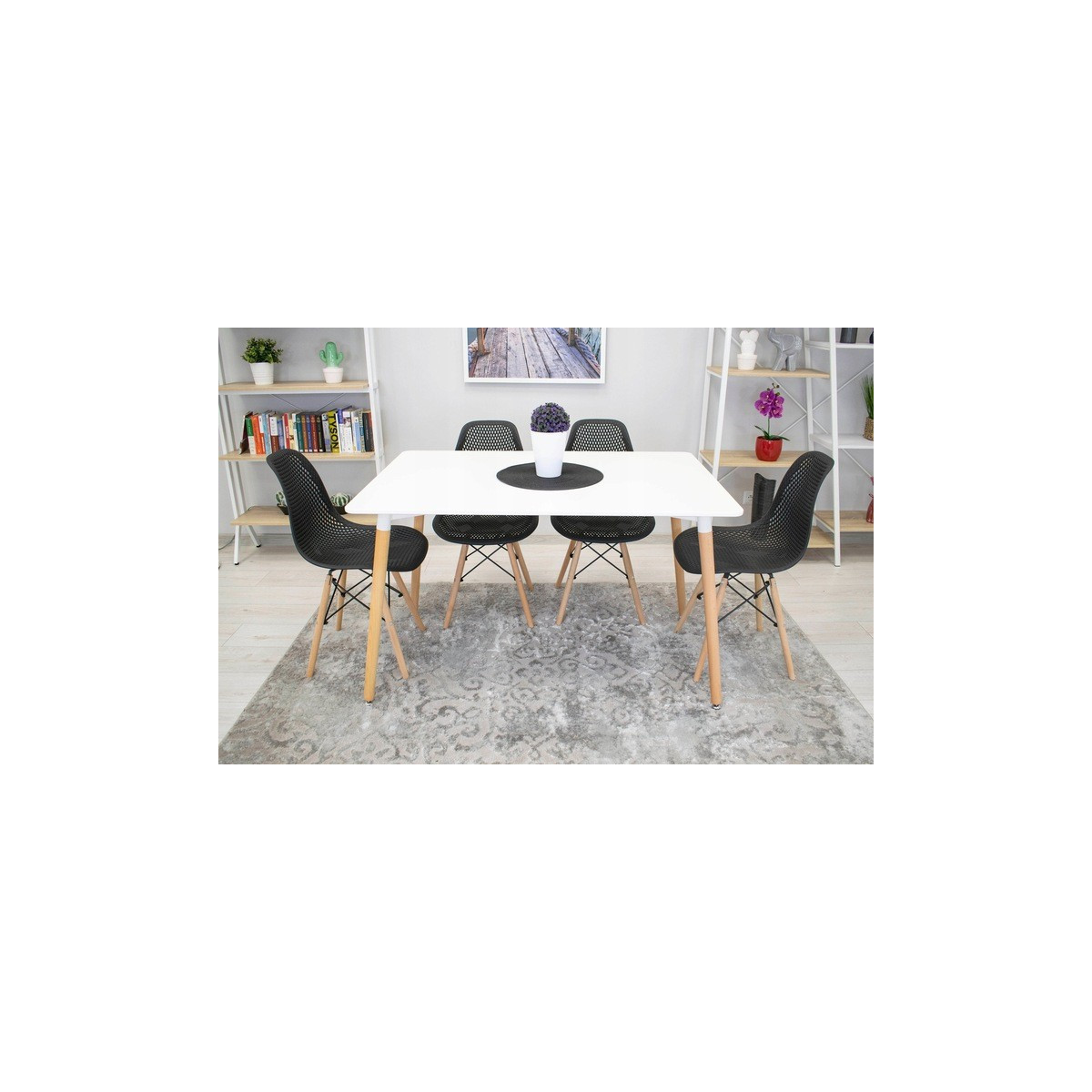 Scaun scandinav cu design original pentru dining și living, de culoare neagră