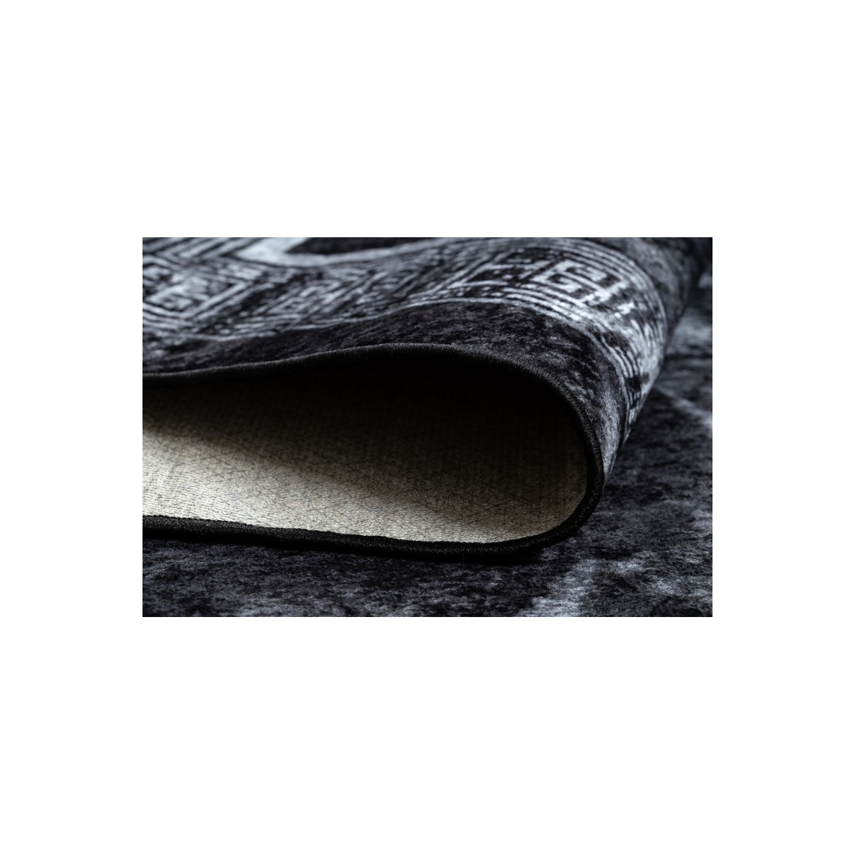 Covor modelat de culoare neagră pentru living