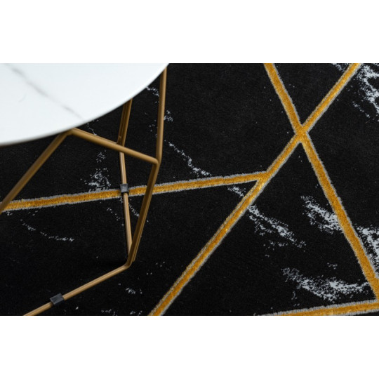 Covor exclusiv cu modele în culoarea neagră