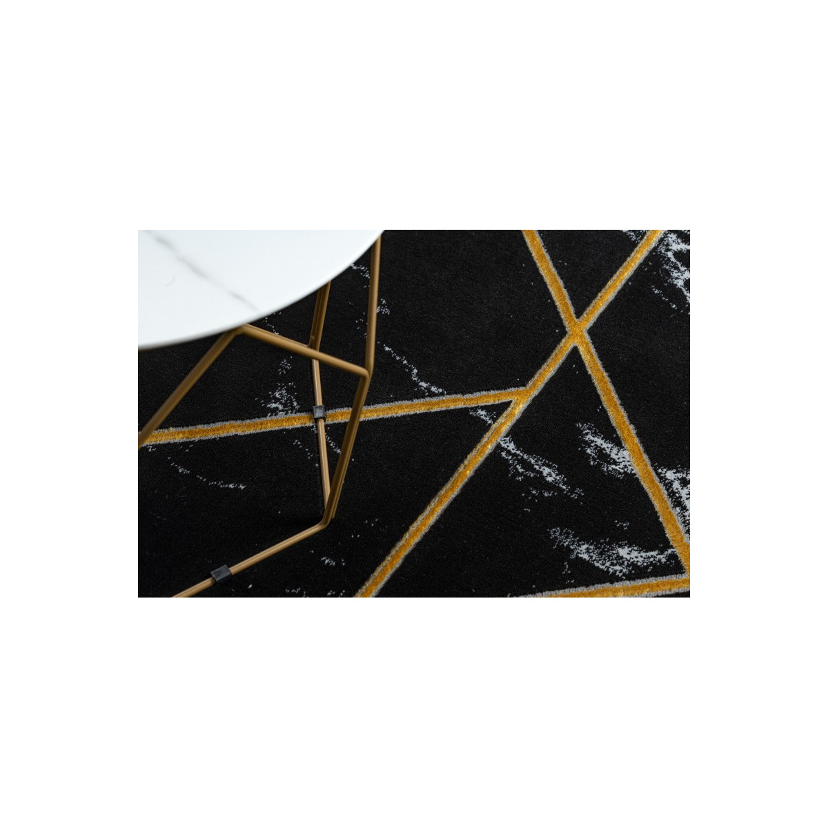 Covor exclusiv cu modele în culoarea neagră