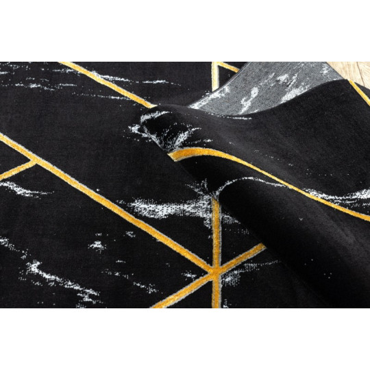 Covor exclusiv cu modele în culoarea neagră