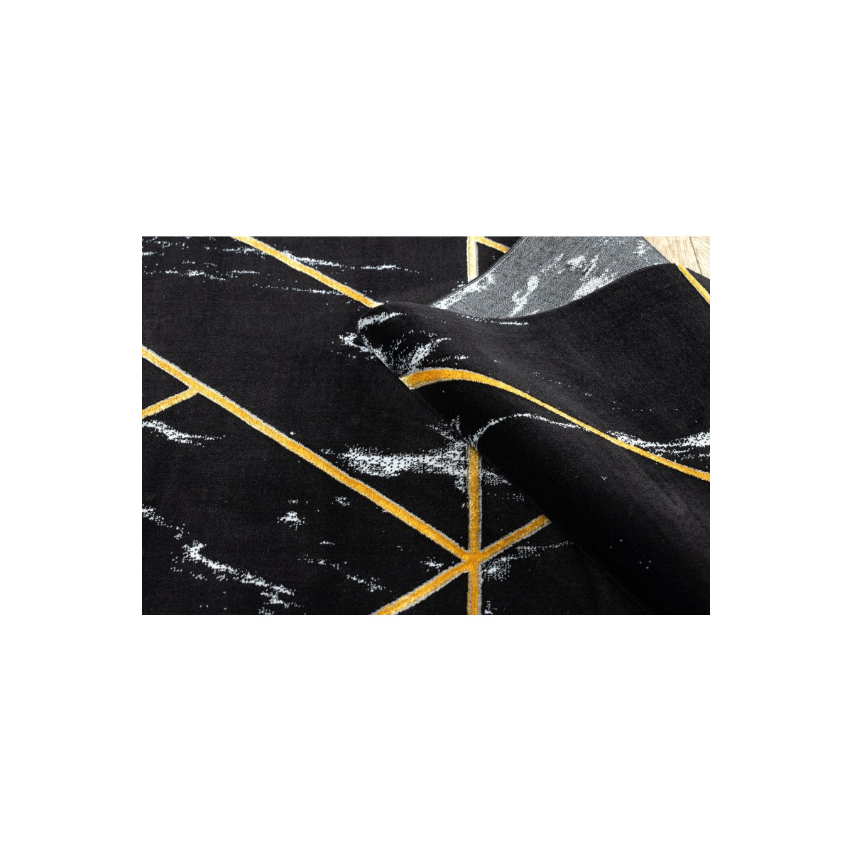Covor exclusiv cu modele în culoarea neagră