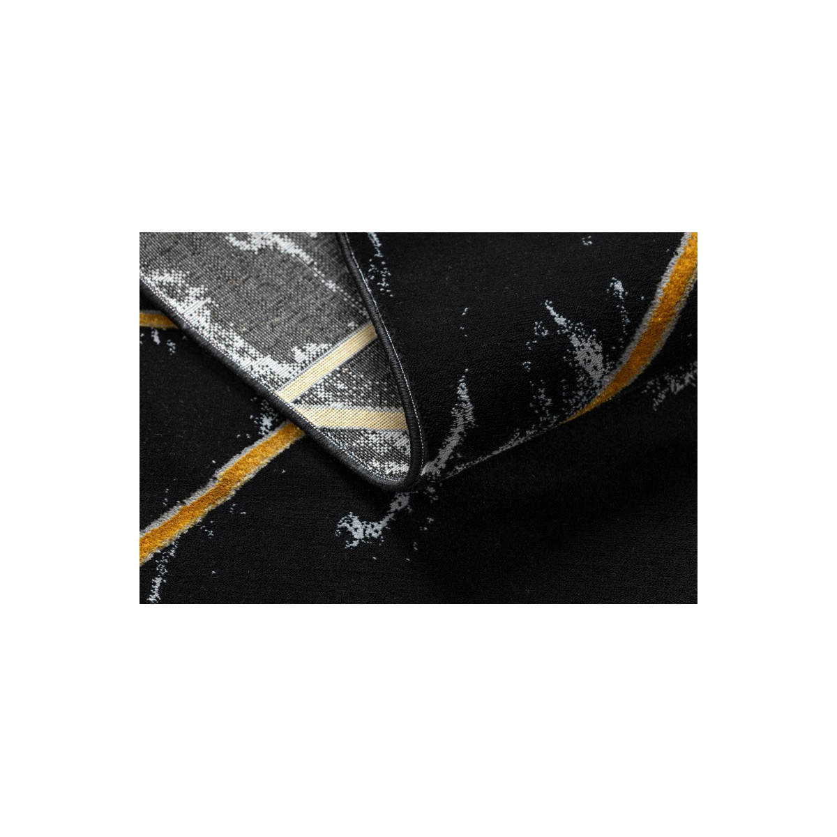 Covor exclusiv cu modele în culoarea neagră