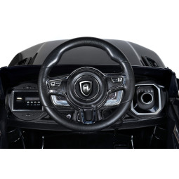 Mașină electrică de copil de calitate, cu comandă, de culoare neagră.